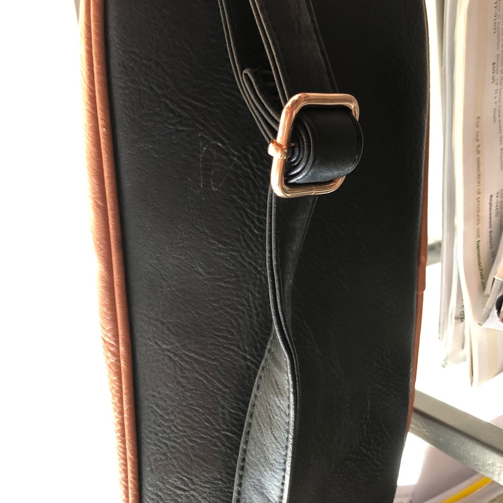 Deep Non Designer Handbag/Tote - Picture 4 of 7